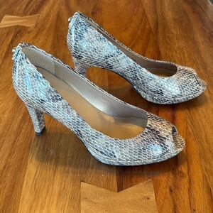 STUART WEITZMAN Plainfield Snake-Print Leather Peep-toe Pumps Golden Beige